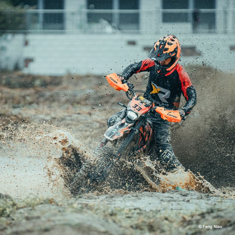 Laowa 200mm f/2.0 AF