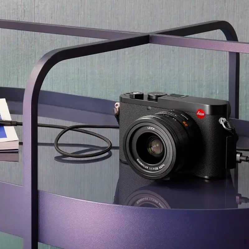 Leica Q3�metal gray paint finish�