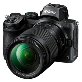 NIKON Z5 + 24-200 mm